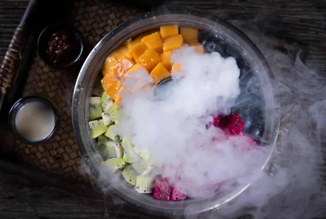 “化高温为高单”的雪冰机,烤肉店、火锅店也能用?(图1) “化高温为高单”的雪冰机,烤肉店、火锅店也能用?(图1)